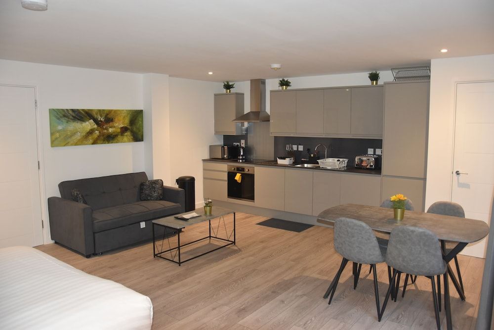 Hampton Suites Serviced Apartments Superior One Bedroom Studio 5