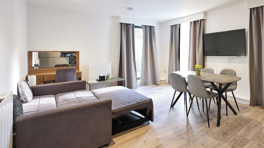 Hampton Suites Serviced Apartments Superior Apartment 8