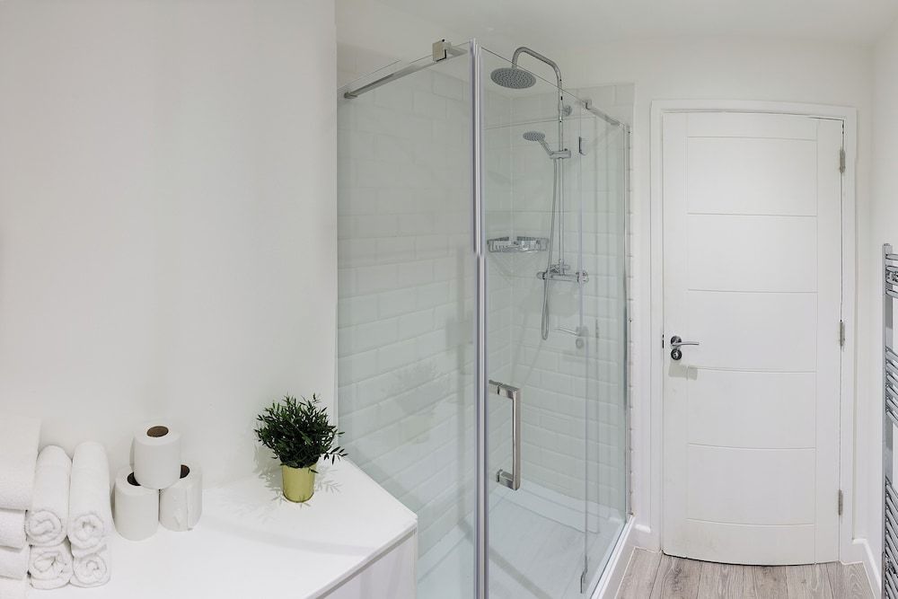 Hampton Suites Serviced Apartments Superior One Bedroom Studio 4