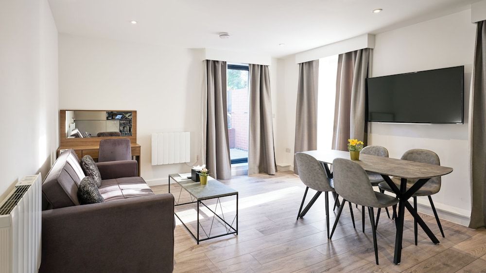 Hampton Suites Serviced Apartments Superior Apartment 7