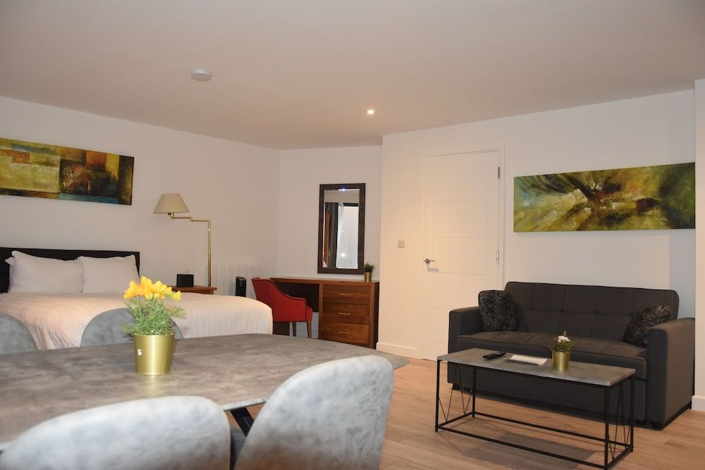 Hampton Suites Serviced Apartments Superior One Bedroom Studio 6