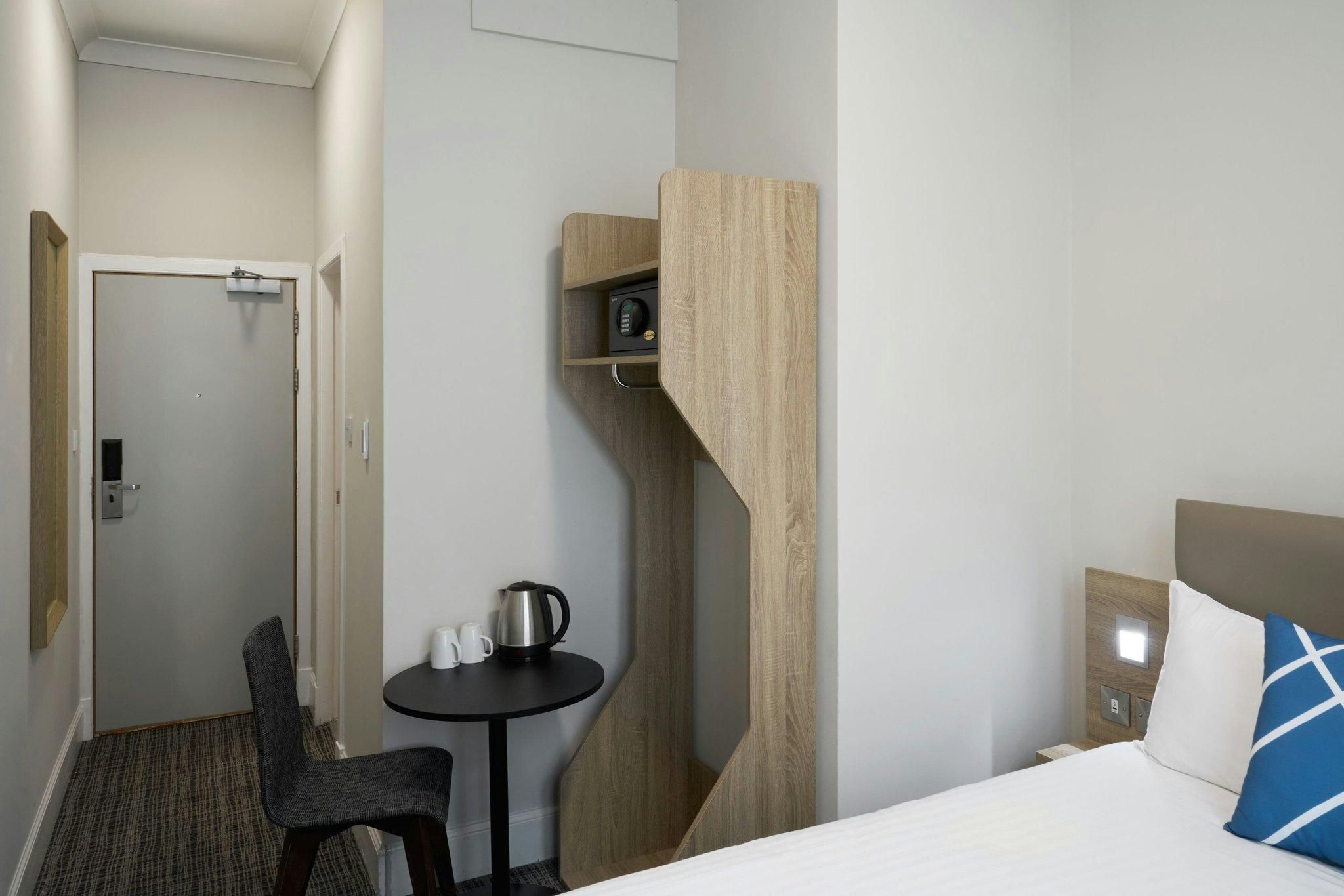 Efficient Double, Efficient Room, 1 Double