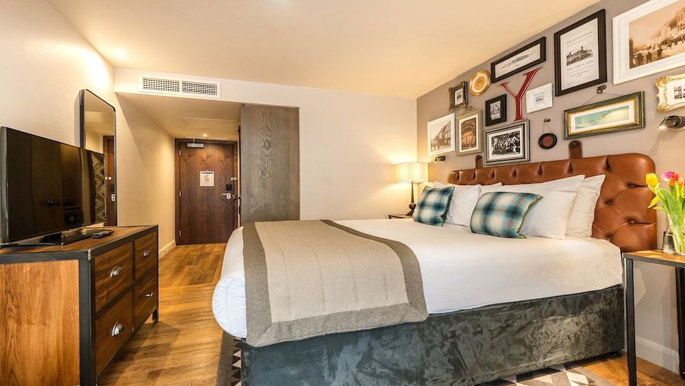 Hotel Indigo York by IHG Standard Room, 1 King Bed 3