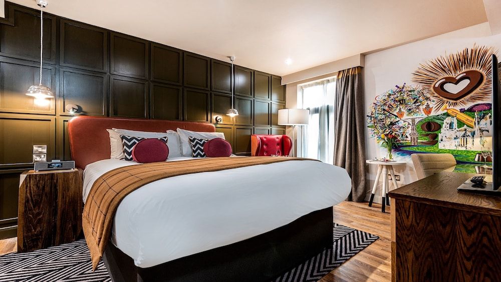 Hotel Indigo York by IHG Standard Room, 1 King Bed 8