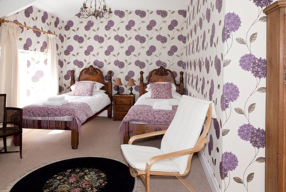 Superior twin room 8, bath valley view