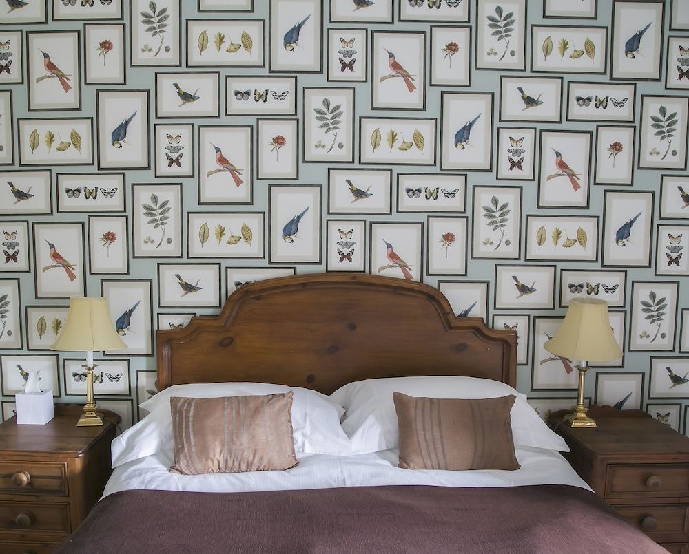 Principal double room 7, bath, valley view