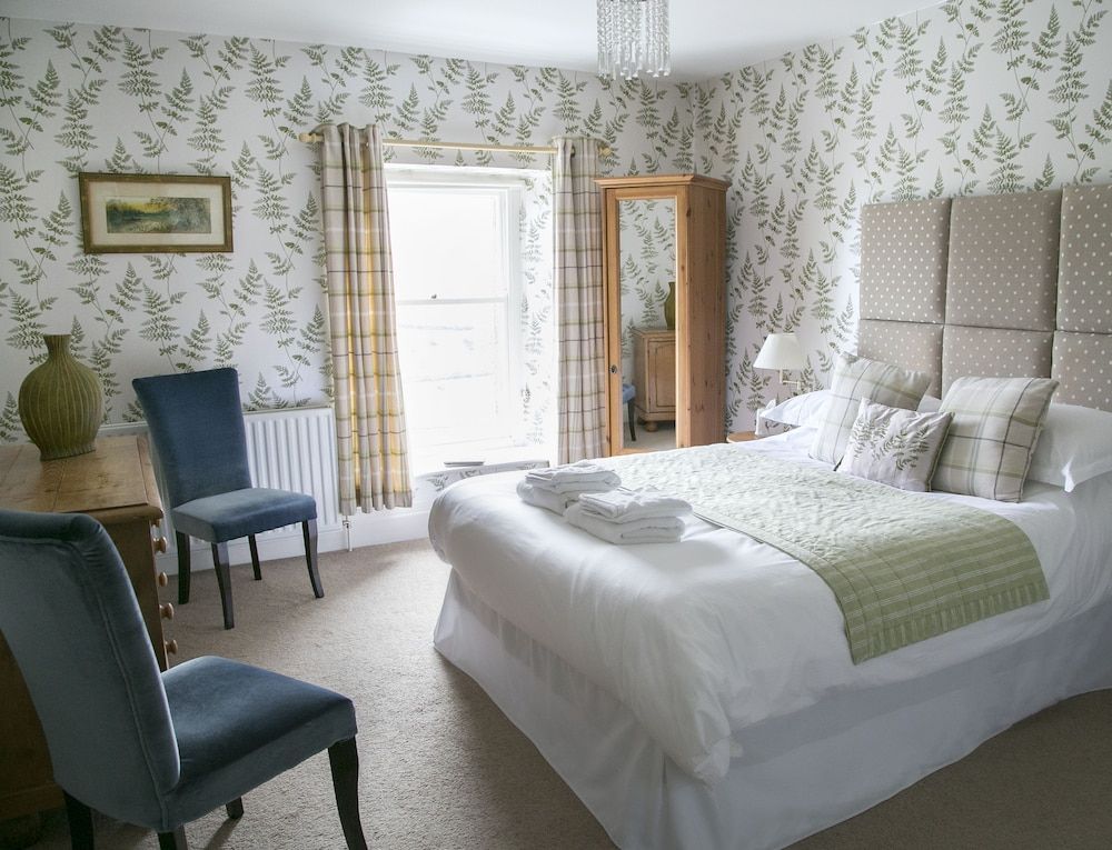Superior double room 5, bath, valley view