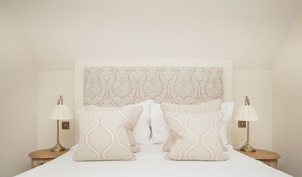 Lords of the Manor Hotel Standard Double Room 4