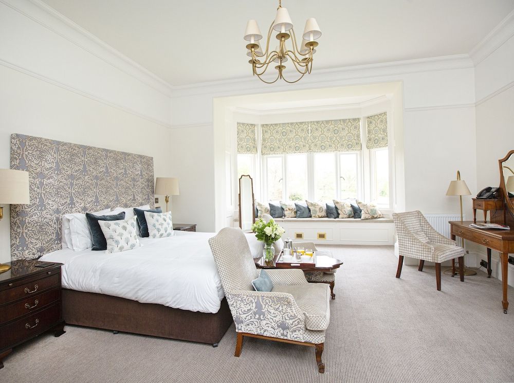 Lords of the Manor Hotel Luxury Room, Garden View 2