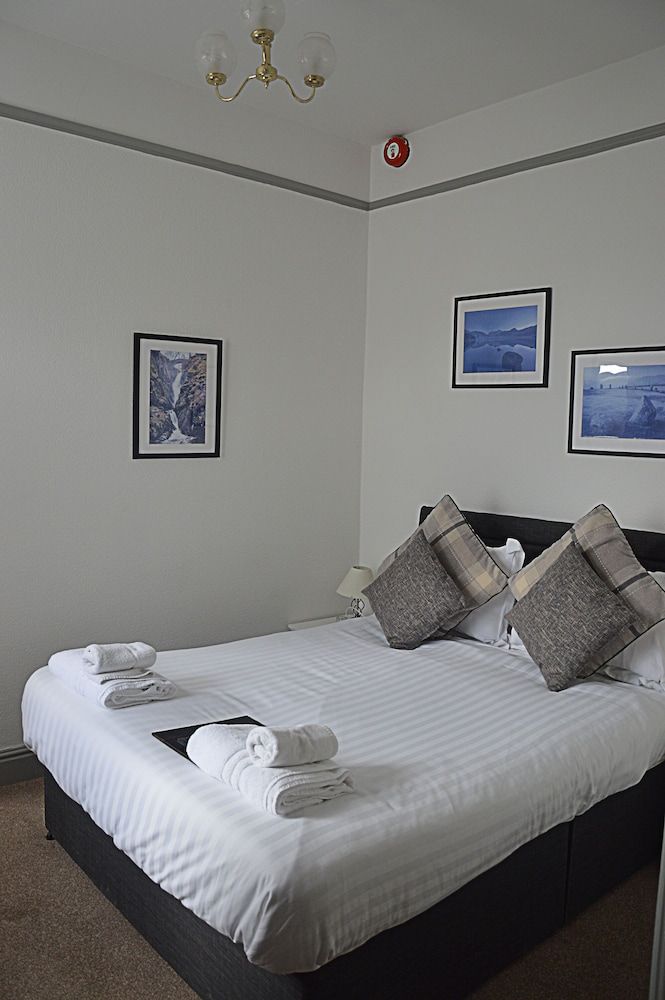 Punch Bowl Inn Double Room, Ensuite 2