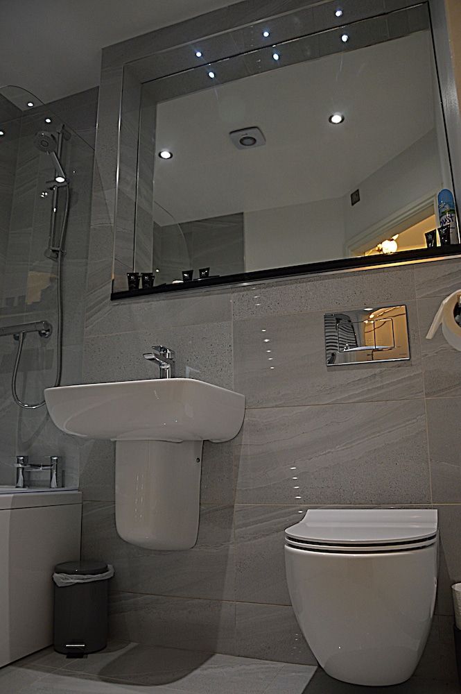 Punch Bowl Inn Double Room, Ensuite 6