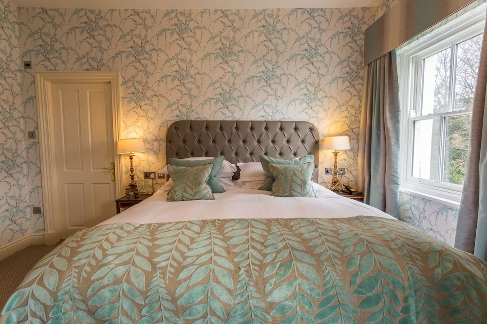 Storrs Hall Hotel Double Room, Lake View 2