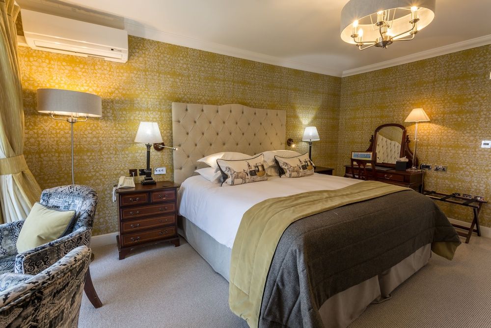 Storrs Hall Hotel Double Room, Lake View 3