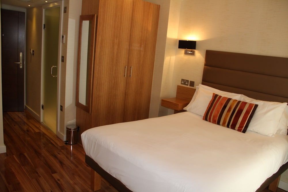 undefined The Jade 4