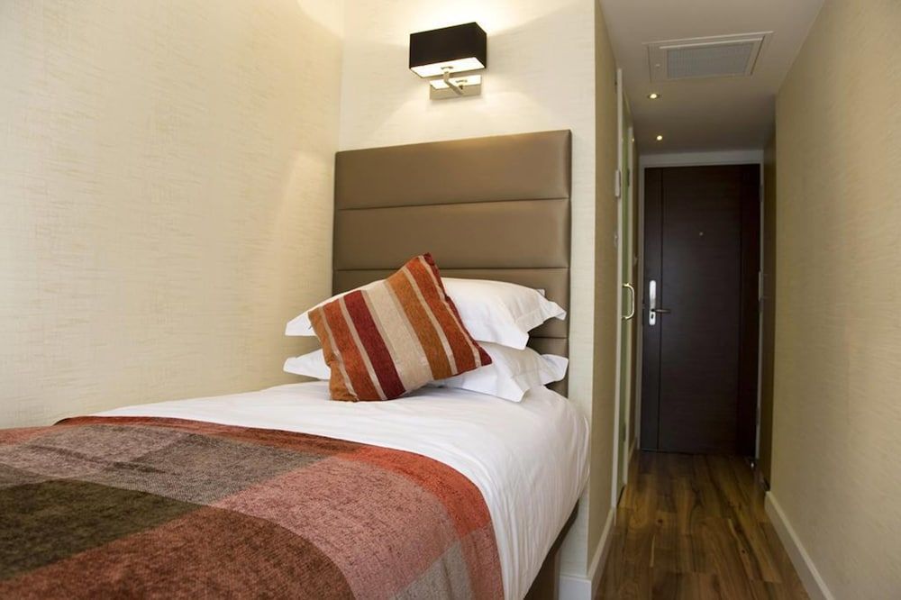 undefined The Jade 8