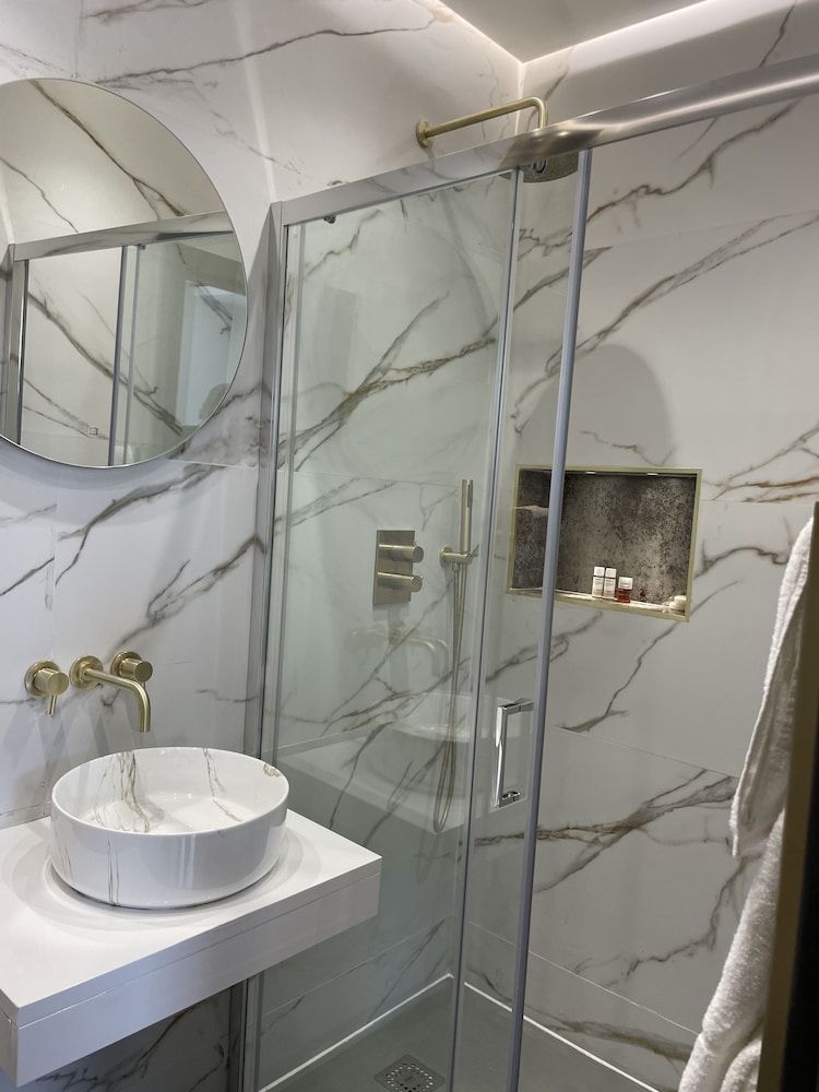 Park Avenue Hotel Superior Quadruple Room 2