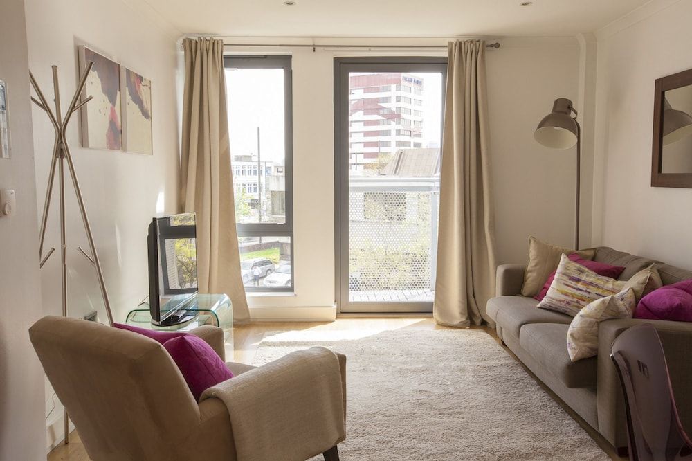 Belvedere Stratford City Edge Apartments Superior Apartment, 2 Bedrooms, Balcony 2