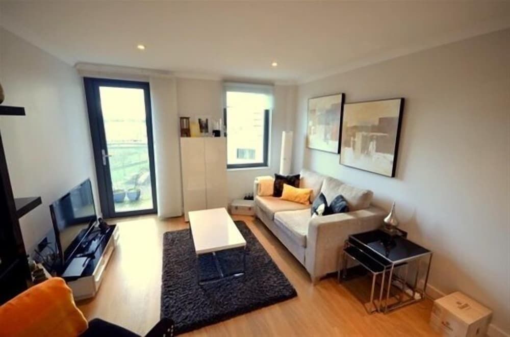 Belvedere Stratford City Edge Apartments Superior Apartment, 2 Bedrooms, Balcony 13