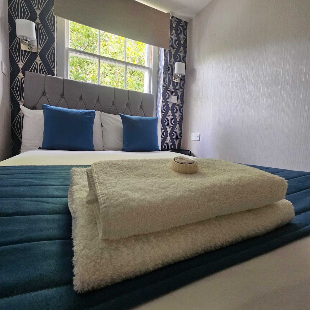 George Hotel Junior Double Room Ensuite