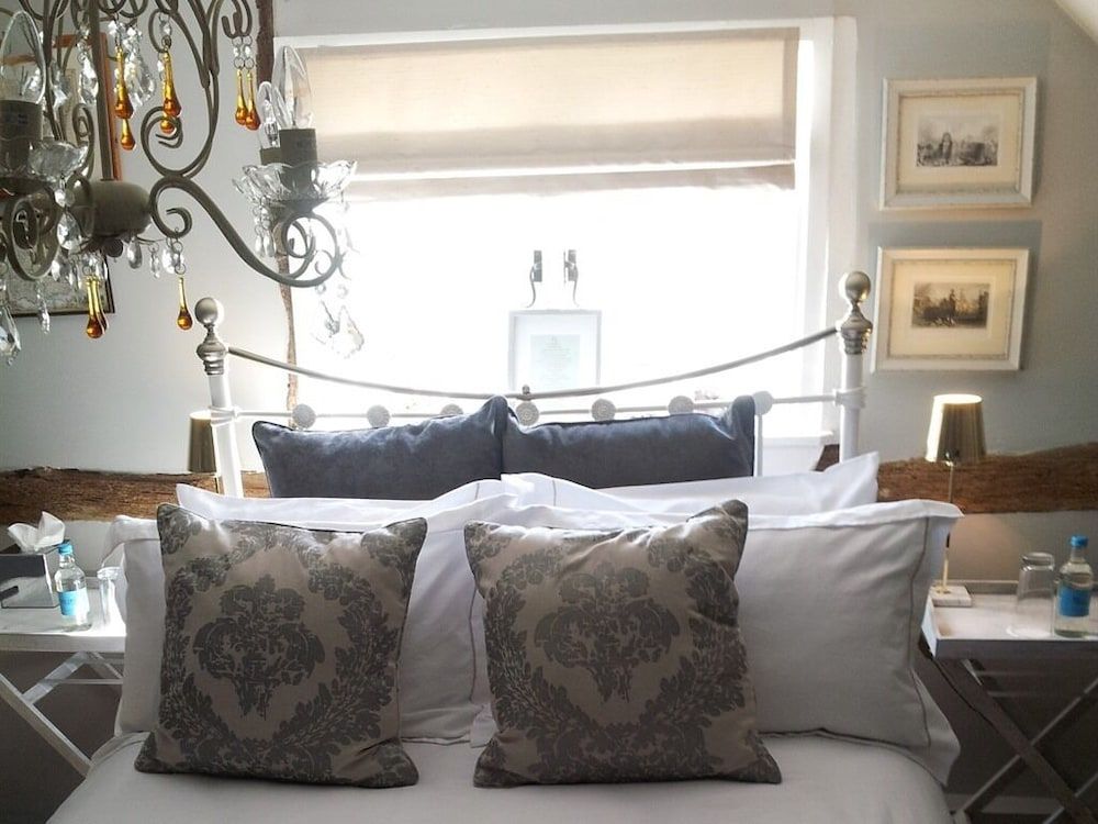 The Jasmine Room Double Room, Private Bathroom (Sleeps 4) 3