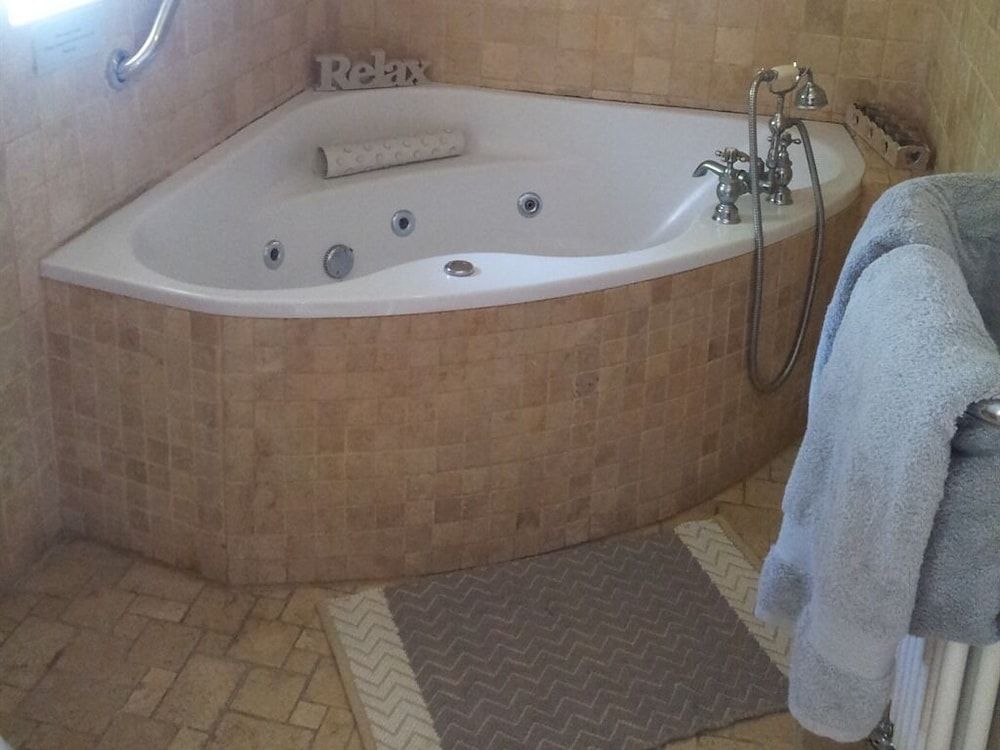 The Jasmine Room Double Room, Private Bathroom (Sleeps 4) 7