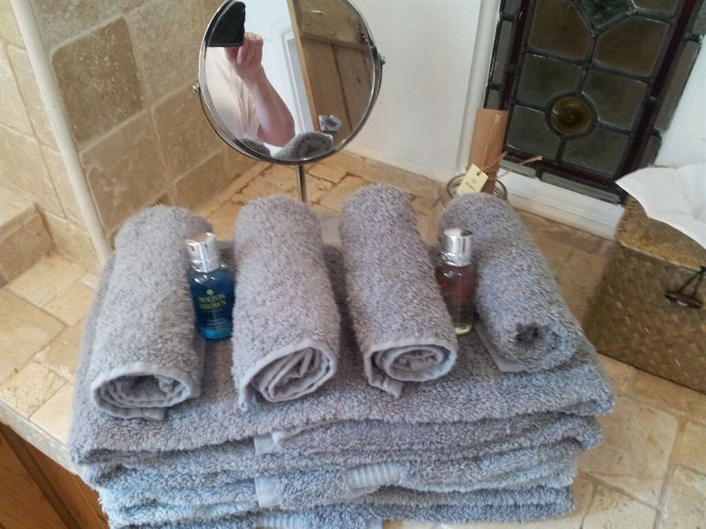 The Jasmine Room Double Room, Private Bathroom (Sleeps 4) 4