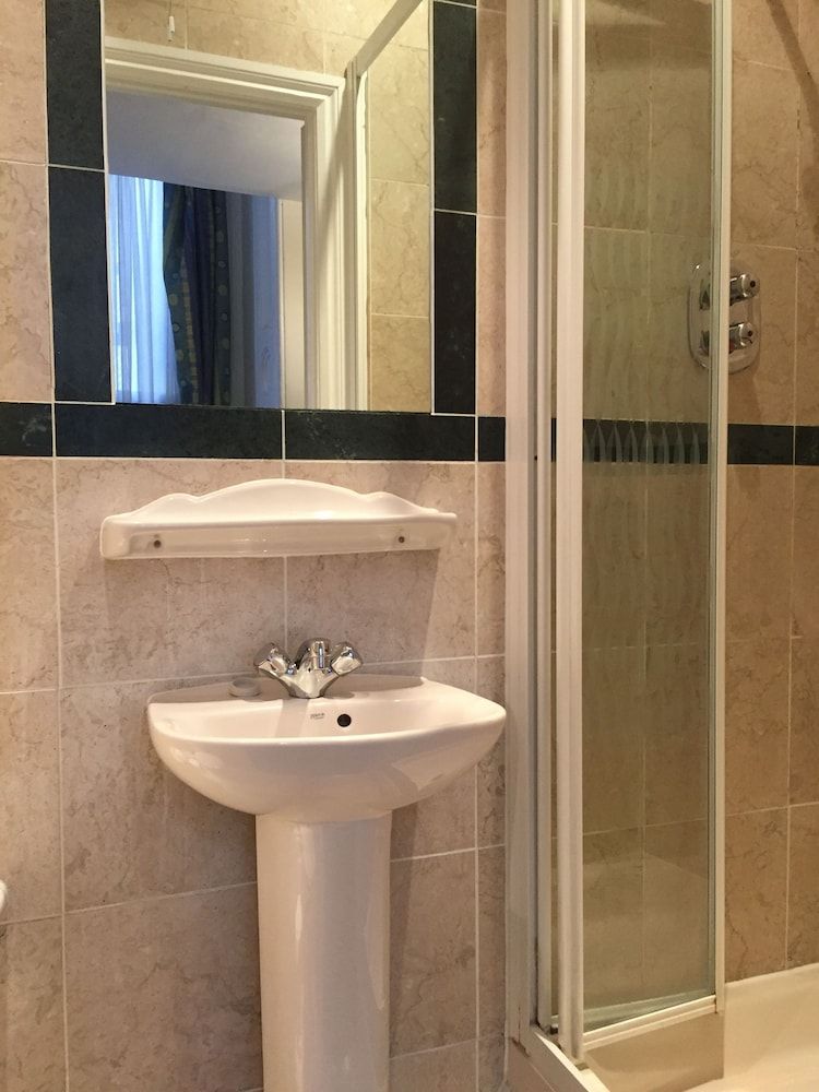 Brompton Hotel Double Room 12