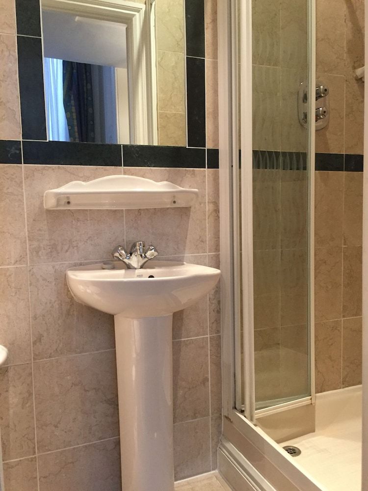 Brompton Hotel Double Room 12