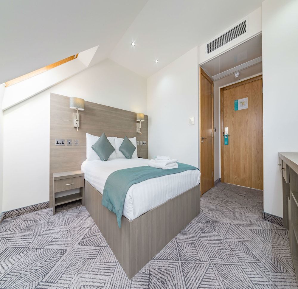 The Lion & Key Hotel Classic Double Room, Ensuite 16