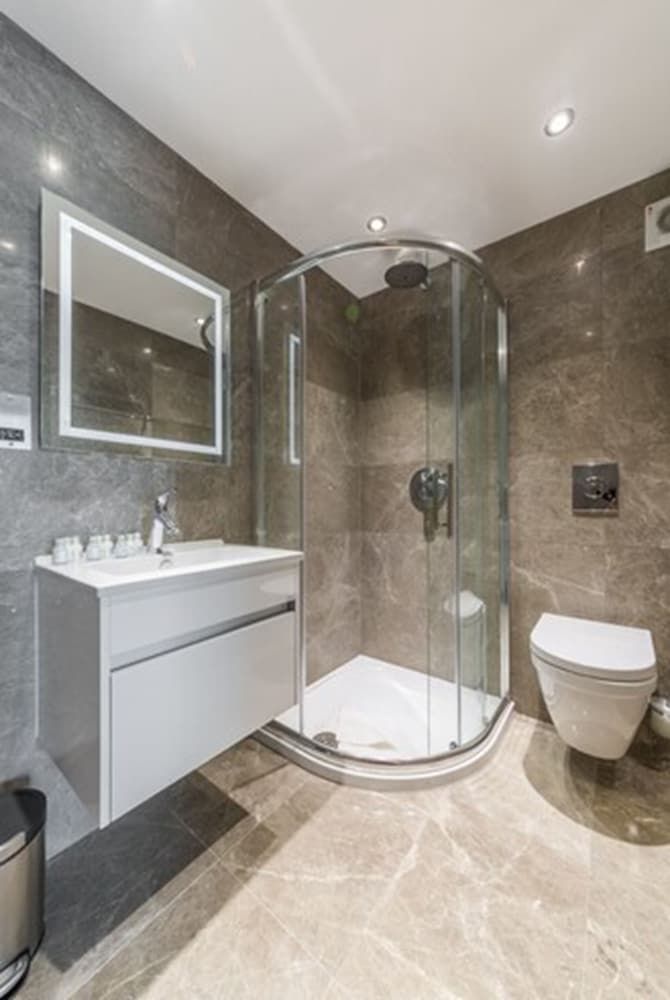 The Lion & Key Hotel Economy Double Room, 1 Double Bed 6