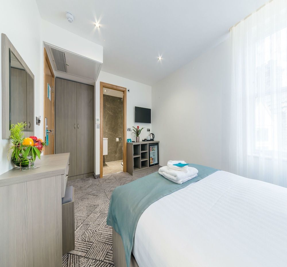 The Lion & Key Hotel Classic Double Room, Ensuite 15