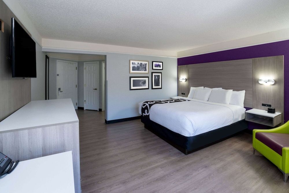 1 King Bed, Mobility/Hearing Accessible Room, Non-Smoking