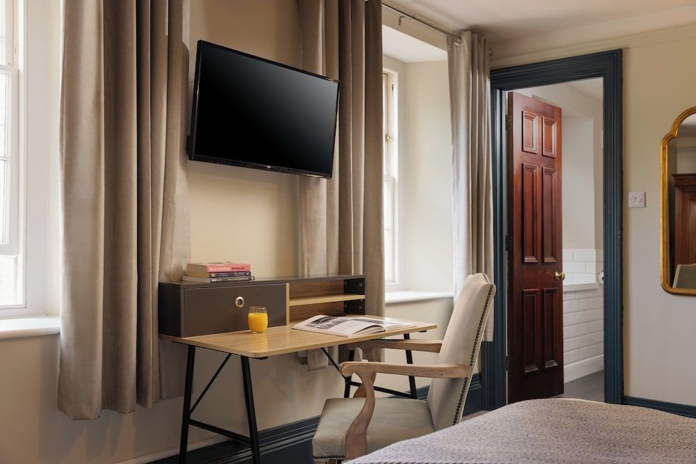 The Alverton Classic Double or Twin Room 14