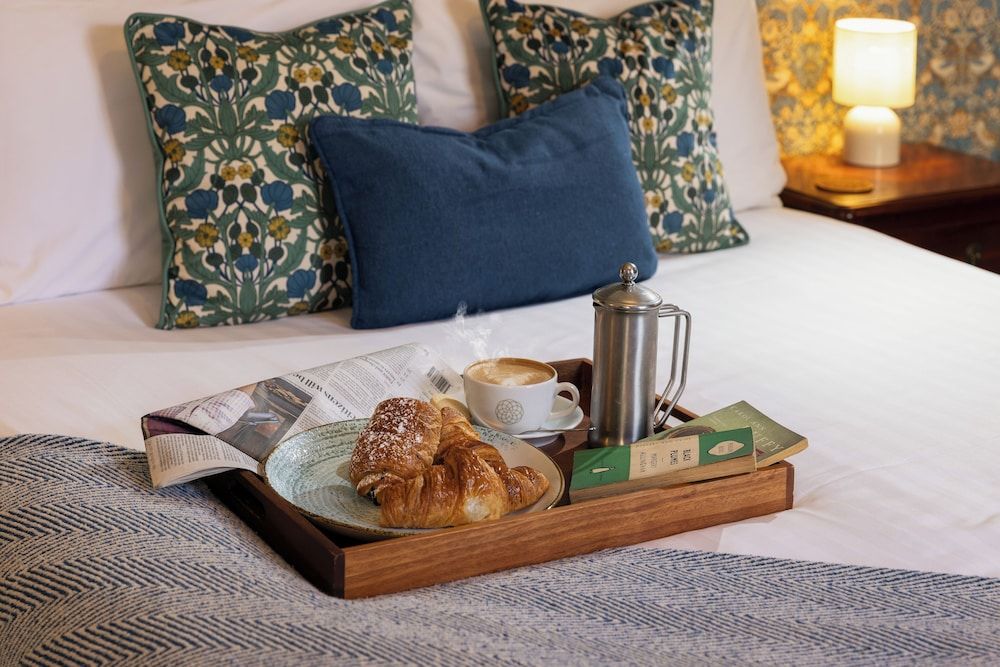 The Alverton Classic Double or Twin Room 8