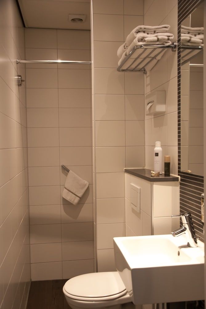 Hotel Amsterdam De Roode Leeuw Comfort Room, City View 4
