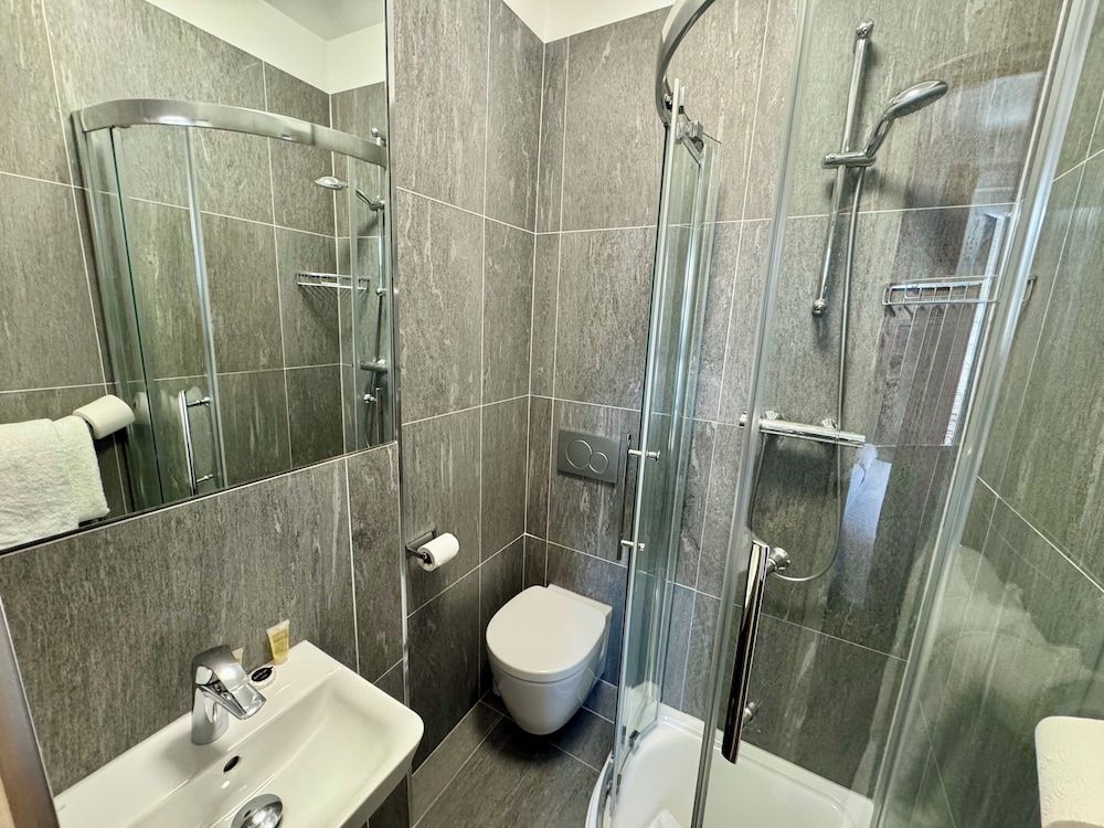 Brentwood Hotel Standard Double Room 11