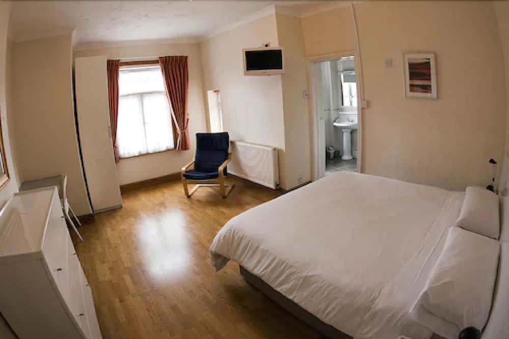 Brentwood Hotel Standard Double Room 3