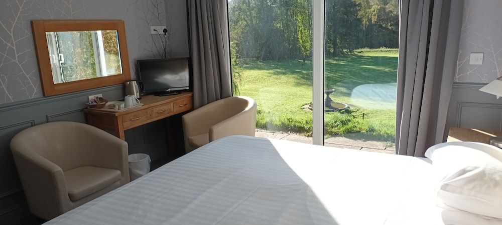 Riverdale Hall Hotel Superior Double Room 6