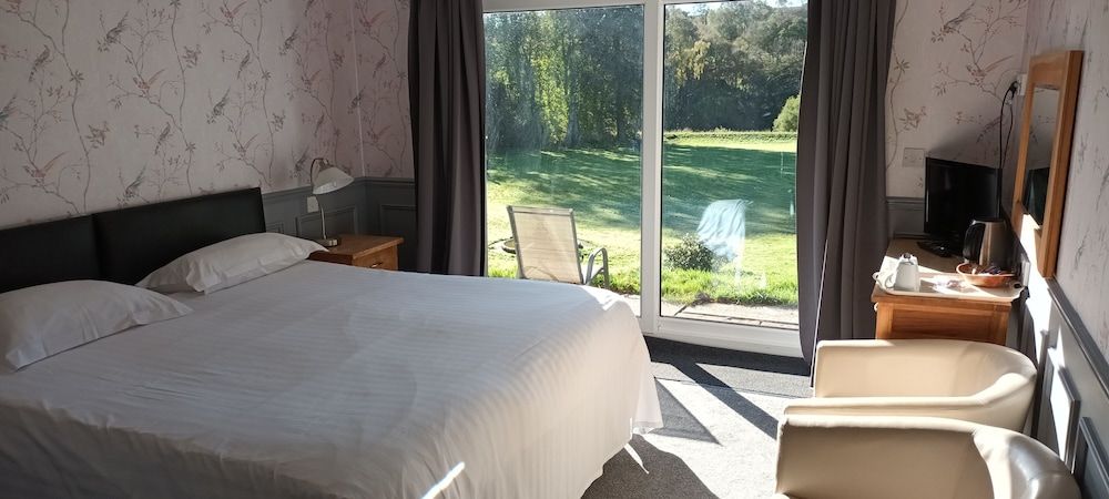 Riverdale Hall Hotel Superior Double Room 9