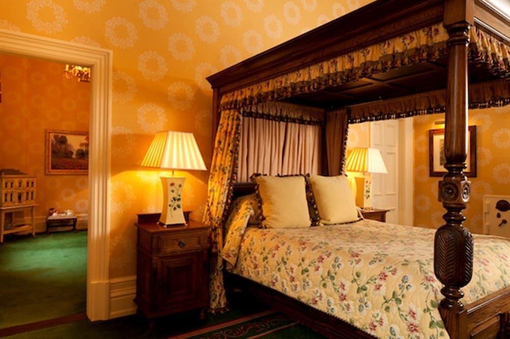 Kilworth House hotel & Theatre Four Poster Suite 2