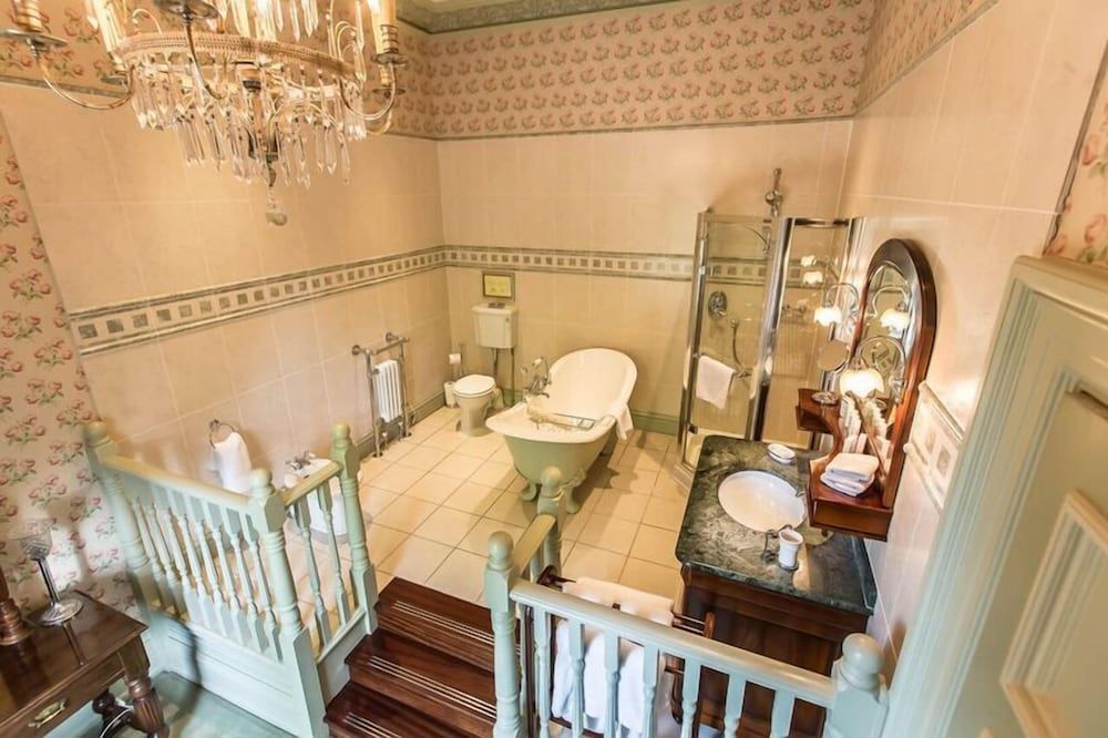 Kilworth House hotel & Theatre Four Poster Suite 4