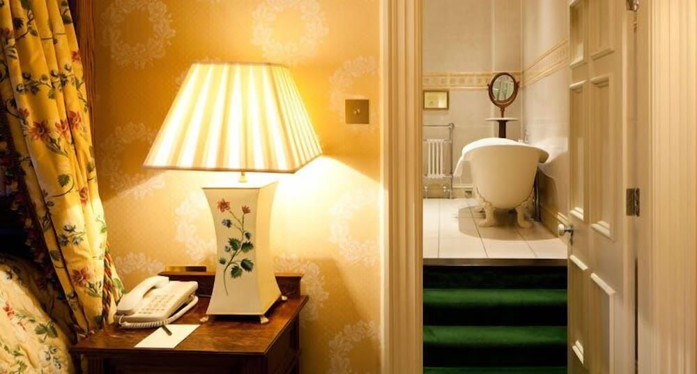 Kilworth House hotel & Theatre Four Poster Suite 6