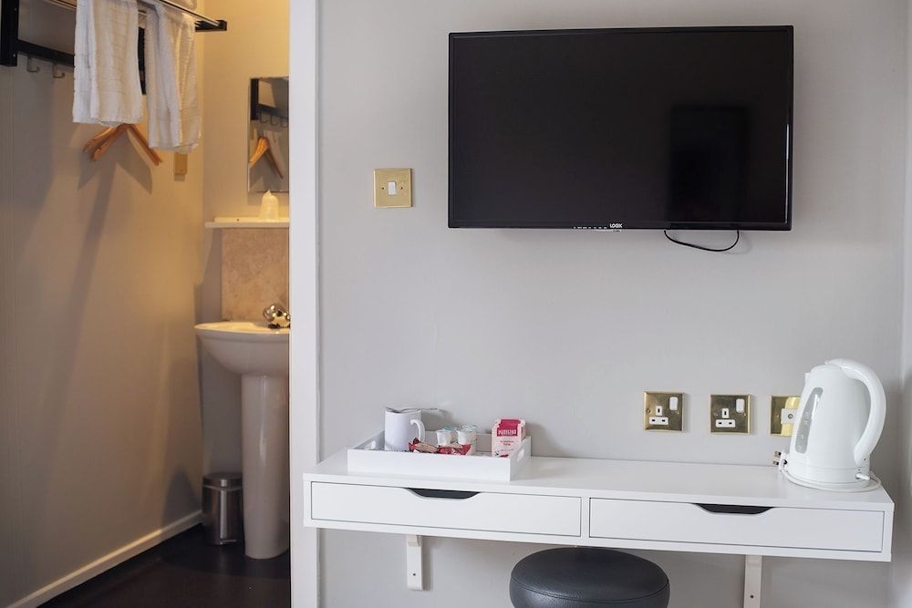 Airlie Arms Hotel Single Room, Ensuite 3