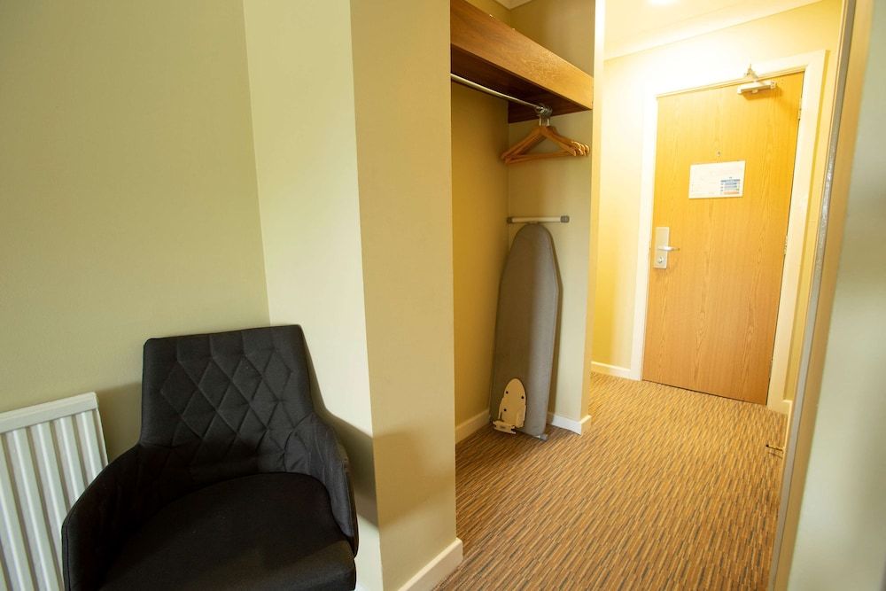 The Bridge House, BW Signature Collection Classic Room, 2 Twin Beds, Non Smoking 5