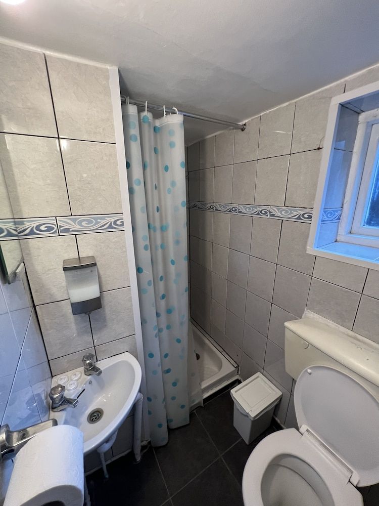 Goodwood Hotel Double Room, Shared Bathroom 5