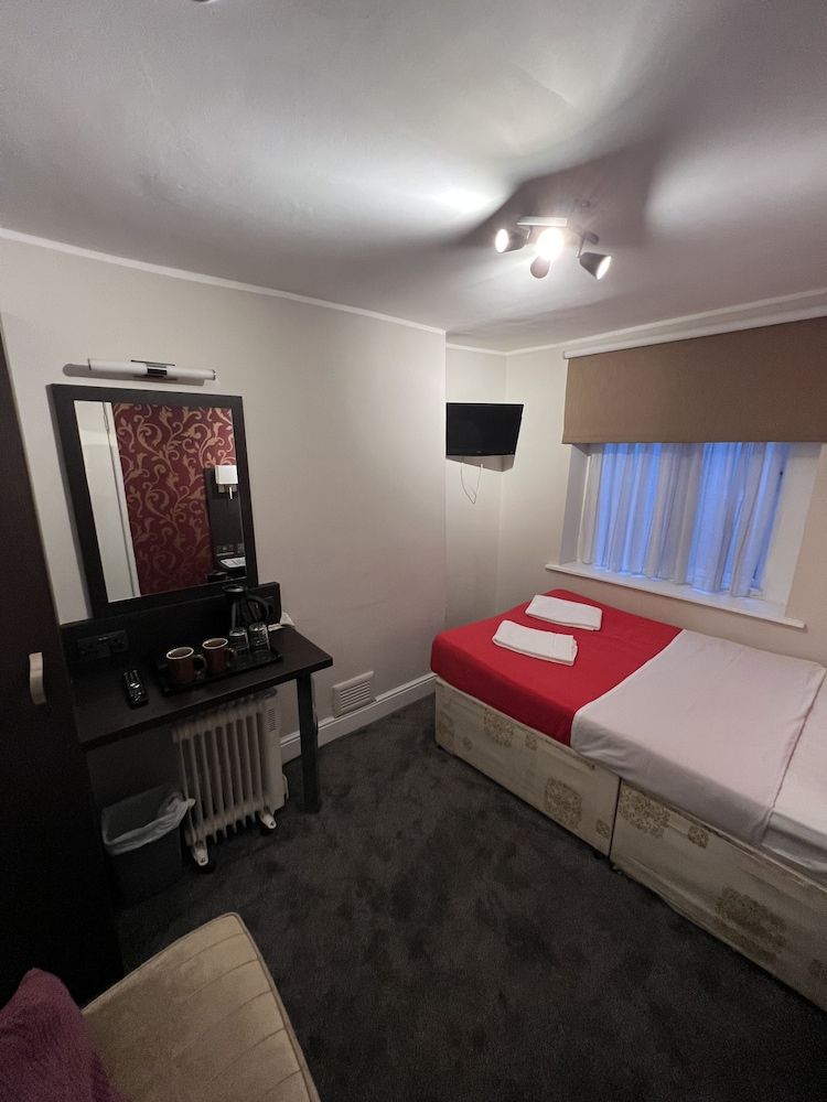 Goodwood Hotel Double Room, Shared Bathroom 3