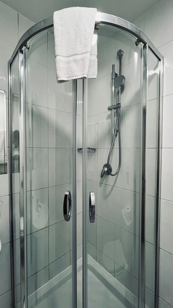 Arriva Hotel Double Room 8