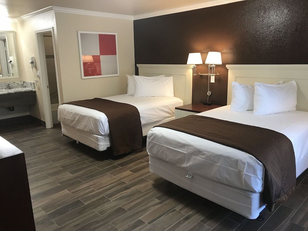 undefined Abby's Anaheimer Inn 2