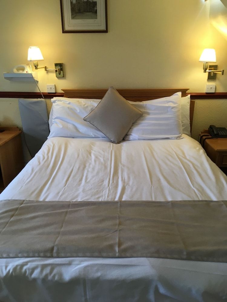 Nyton Hotel Suite, Ensuite (second floor)