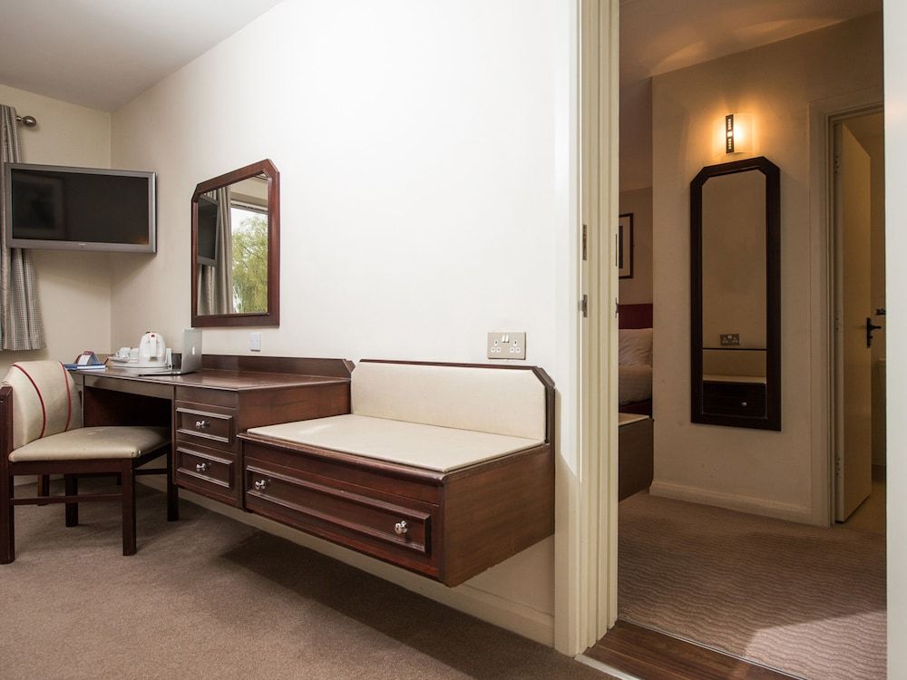 Peartree Lodge Waterside Family Room 3